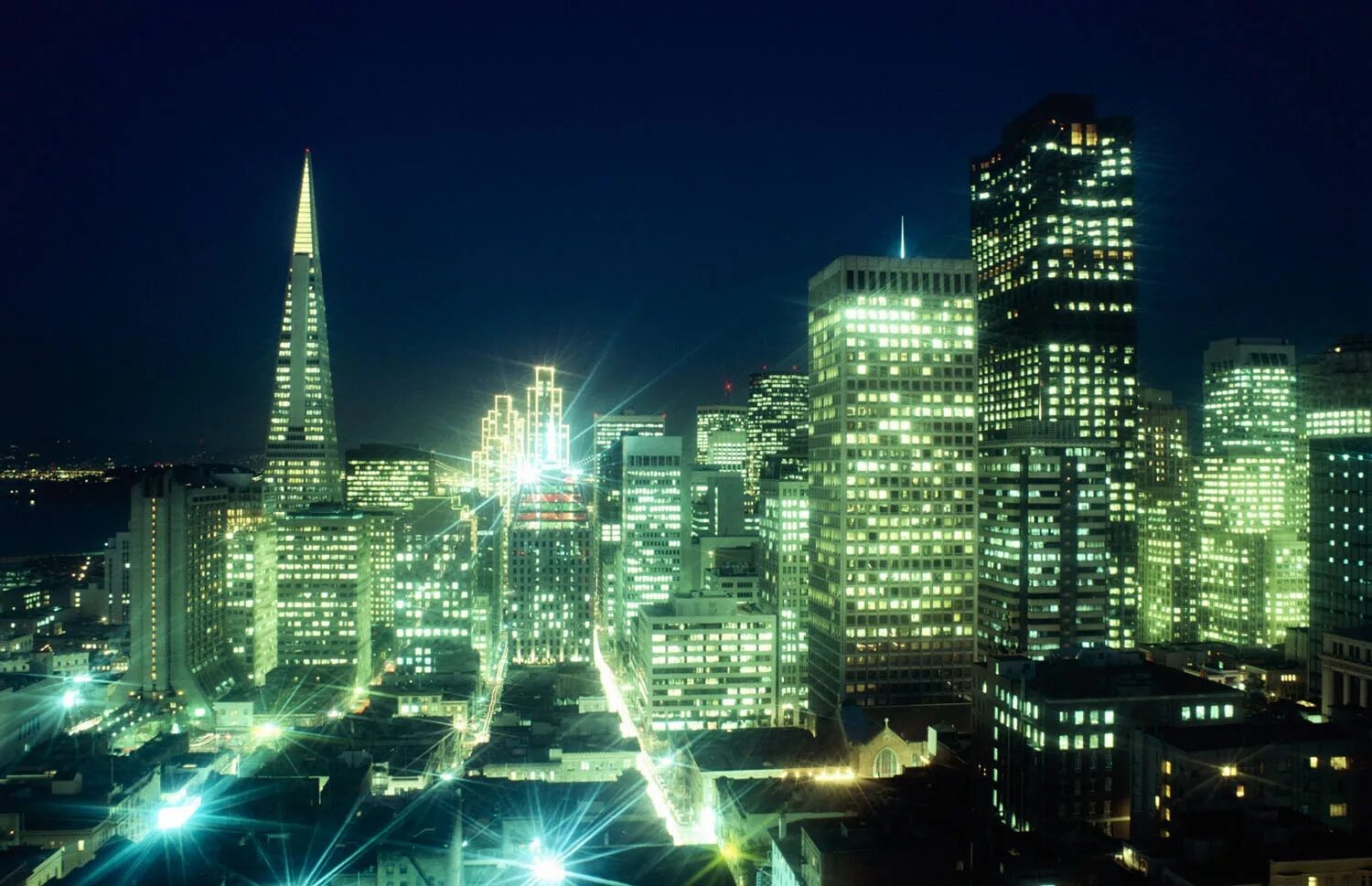 светящийся город. светящийся город. ночной город. ночной город москва. красивый ночной светящийся город.