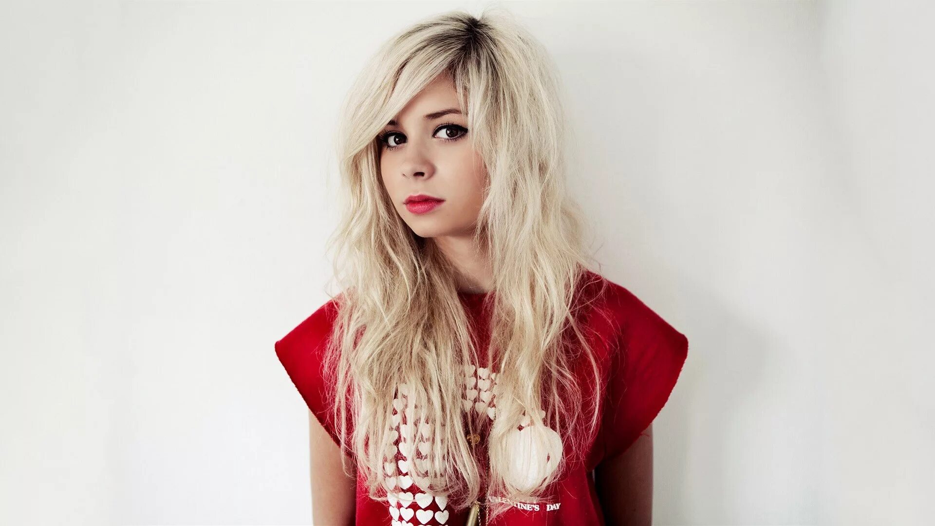 Nina power. Нина несбитт. nina nesbitt певица. nina певица 2025. nina chuba певица.