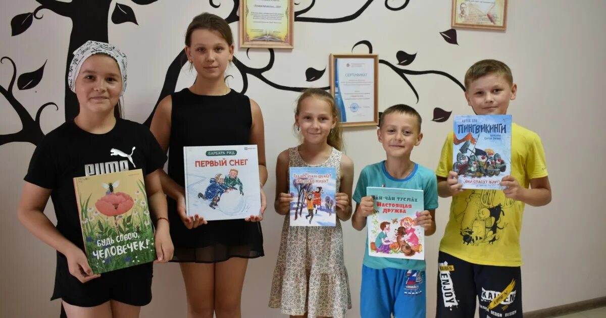 катаев выставка в библиотеке. книжная выставка про добро. дружба мероприятия библиотек. мероприятие о дружбе в библиотеке. выставка книг о дружбе.