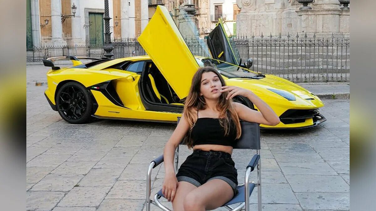 синий ламборгини и девушка. Countach lamborghini с девушкой. ламборгини мирослава. мирослава ламборджини. девушка на оранжевой ламборджини.