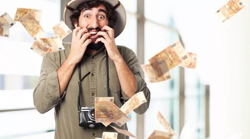 Tourist money. Tourist money. Богатый турист. Собираемся в путешествие. Турист с деньгами.
