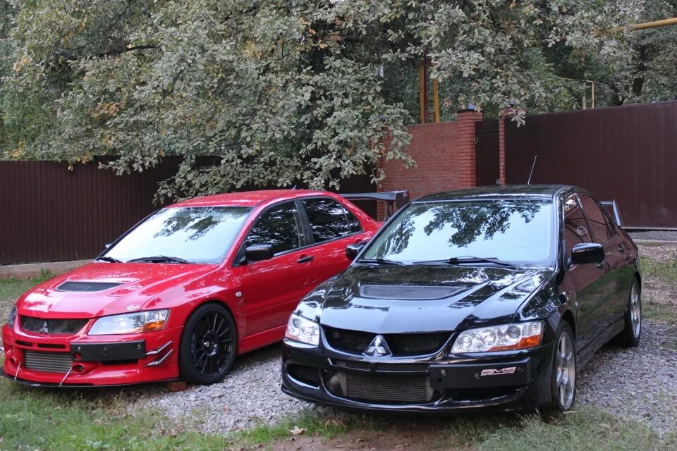 1.8 evo тест драйв. Mitsubishi Lancer EVO 8 vs EVO 9. Лансер Эволюшн 8. Lancer 9 и Lancer 9 EVO. 8 Лансер и 9 Лансер.