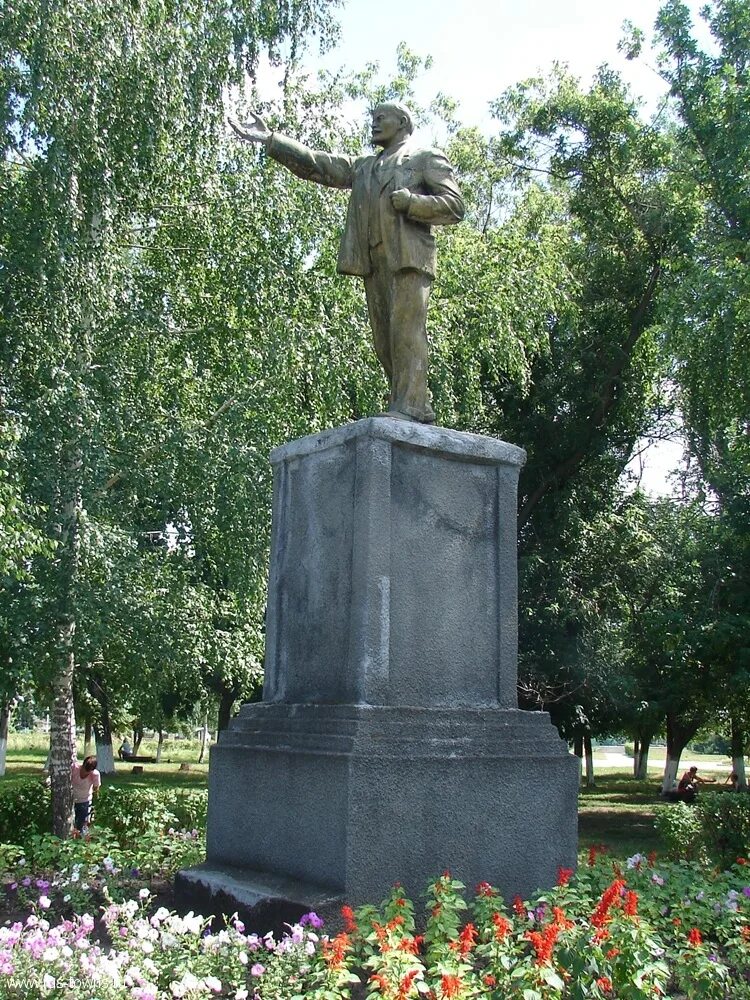 Чаплыгин доброе. Памятник а с чаплыгину в городе чаплыгин. памятник меншикову чаплыгин. памятники культуры городе чаплыгена.
