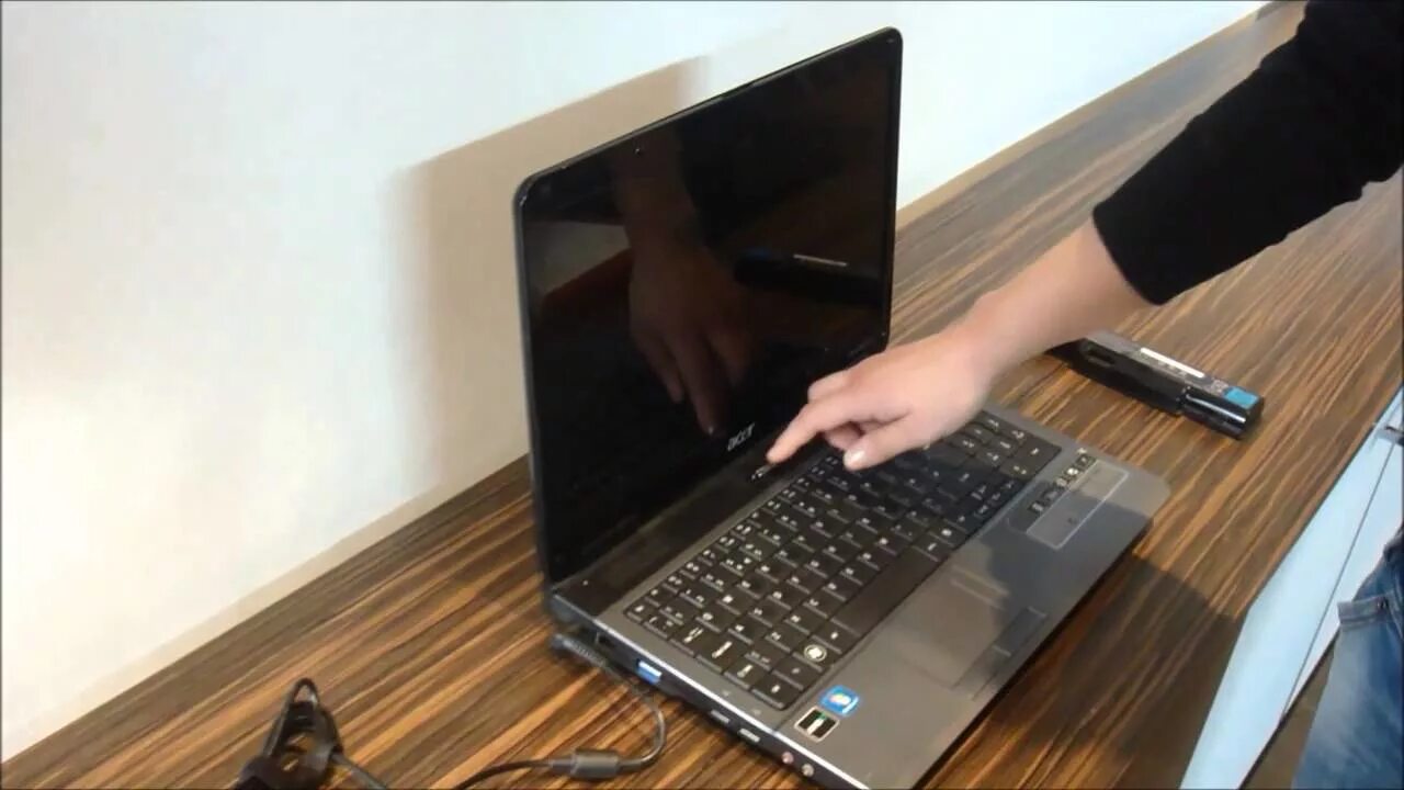 Как прошивать ноутбук через ноутбук. Laptop charger. не заряжается ноутбук асер. как зарядить ноутбук acer. laptop charger vector.