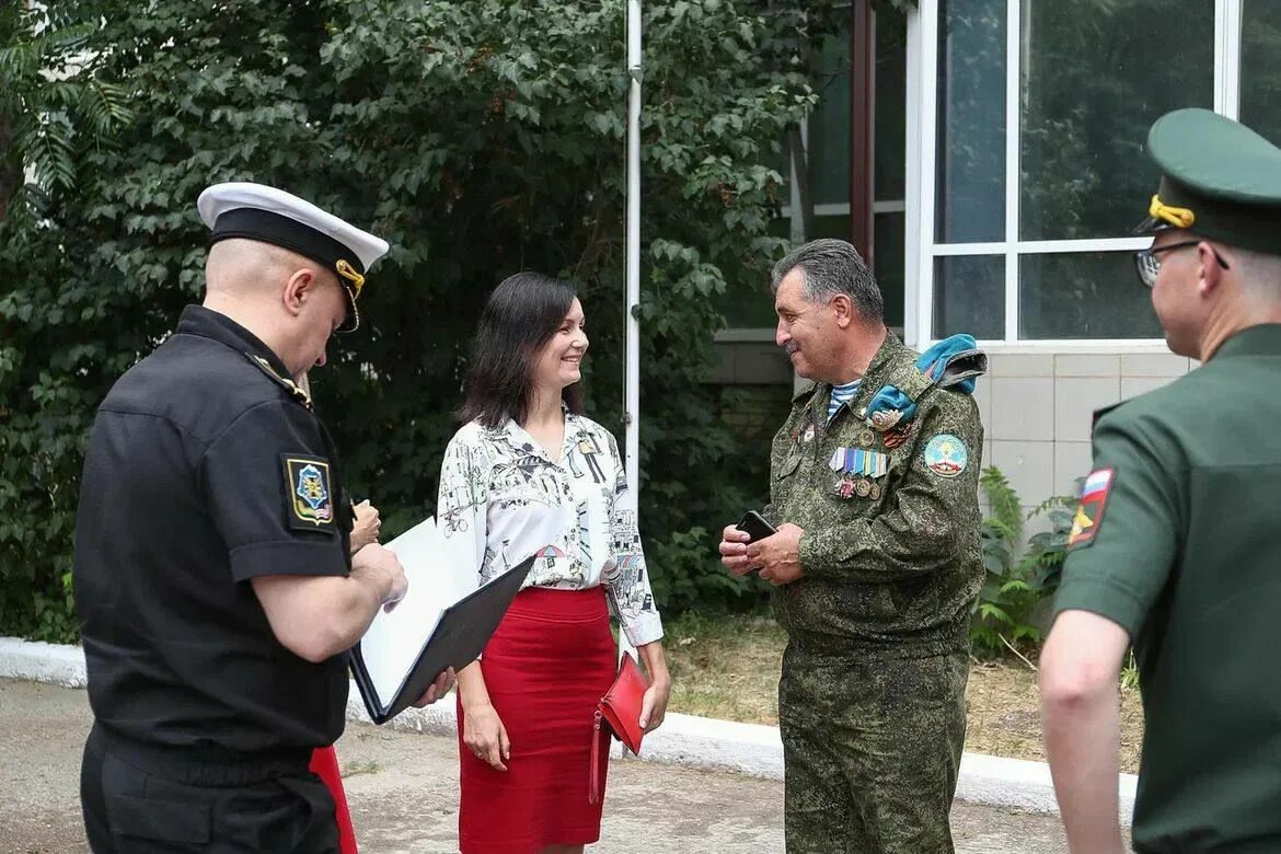 Новости сво 24 г. Военные волонтеры. Культура военнослужащих. Добровольцы Астрахань военнослужащие. Встреча российских военных с сво.