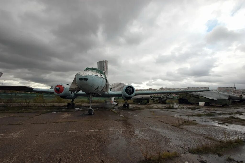 забытые самолеты. ил 76 медвежьи озера. забытые самолеты. кладбище самолетов в подмосковье монино. заброшенный истребитель.