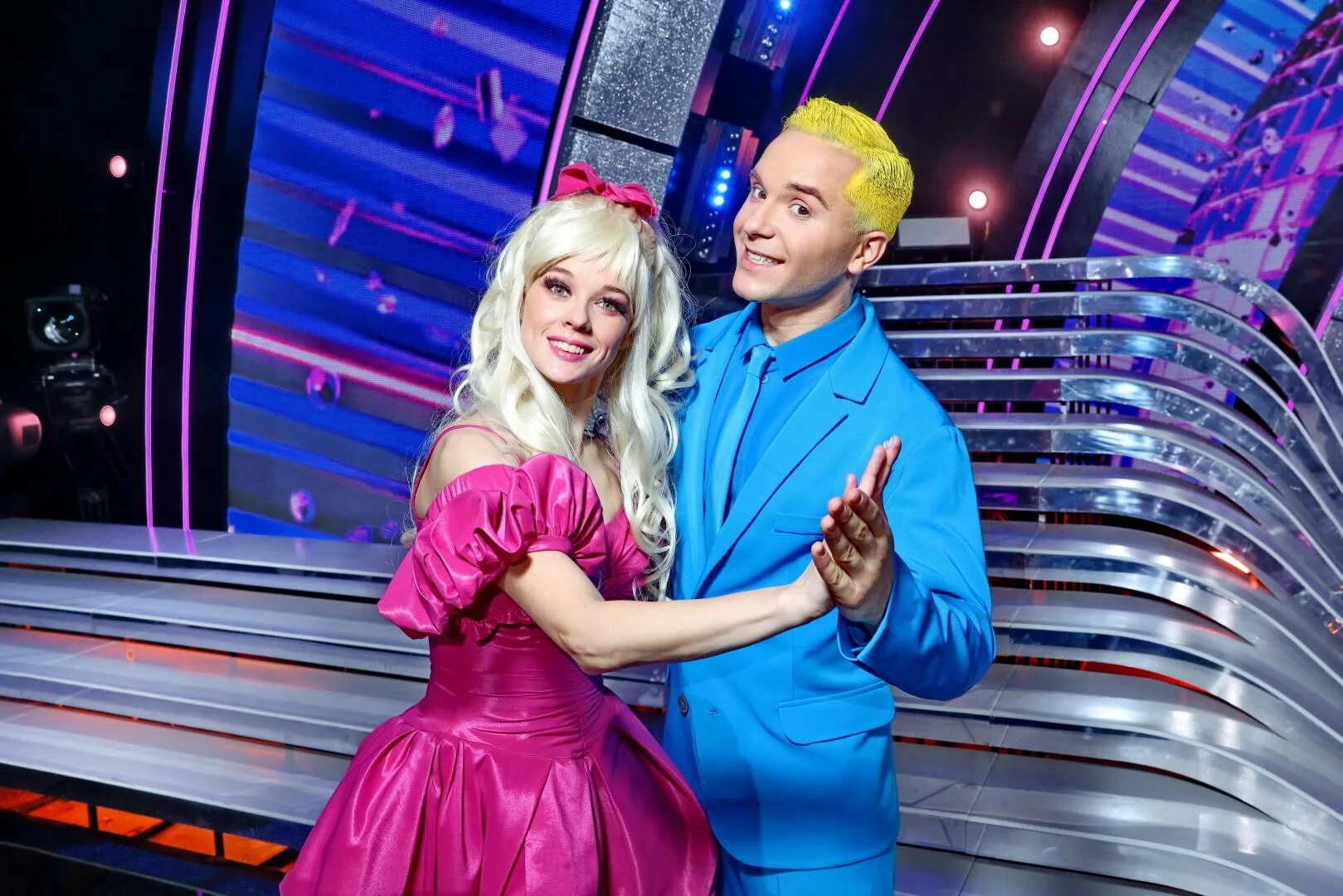 Ведущий маска танцы на стс. Выпуск шоу программы. Голубой огонек ургант. Шоу "привет, андрей!" с андреем малаховым. Танцы со звездами 2022 участники.
