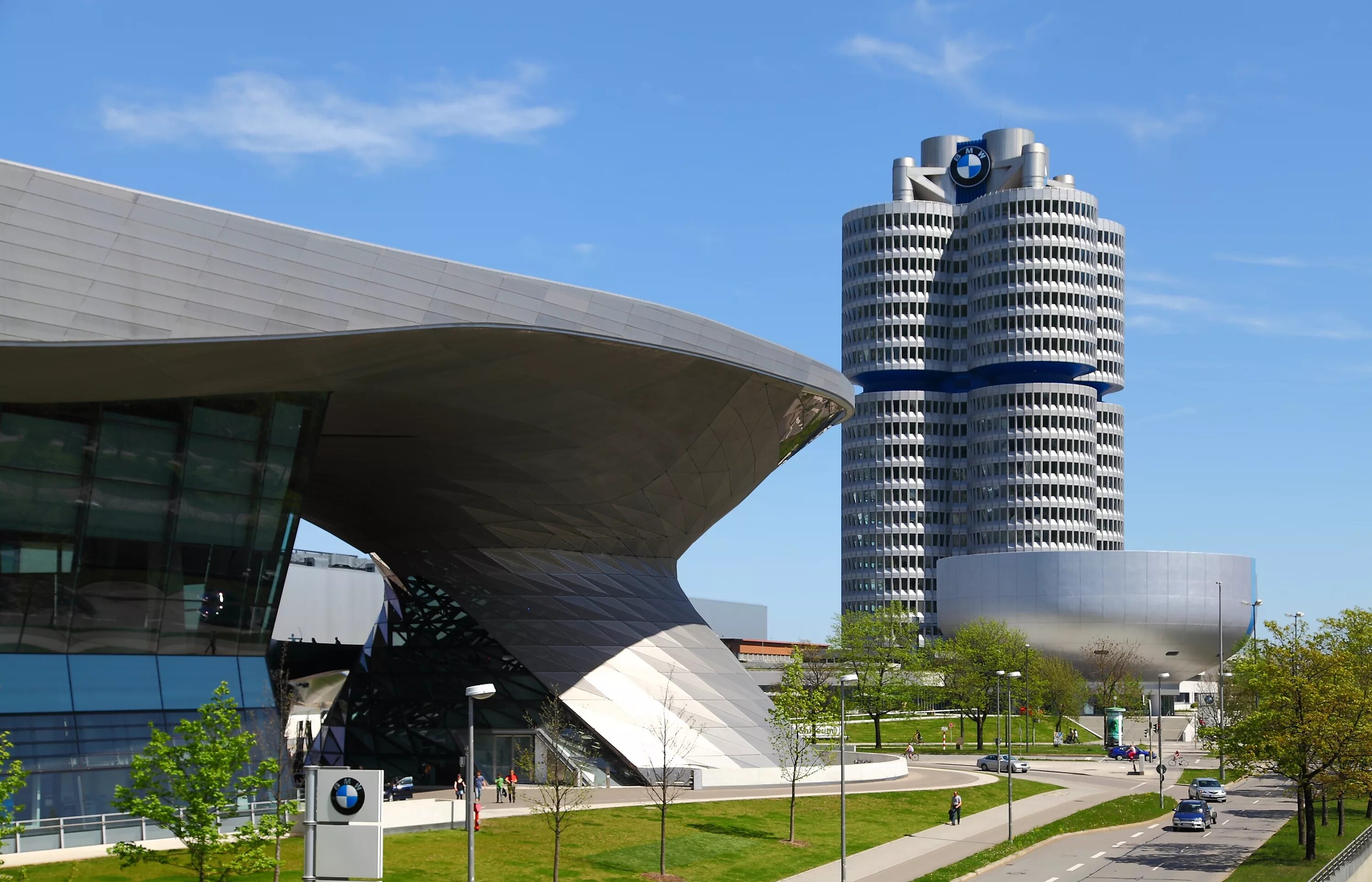 Выставочное здание. BMW Welt Мюнхен. Музей «BMW Welt» в Мюнхене. Здание музея БМВ В Мюнхене. Выставочное здание BMW Welt, Мюнхен, Германия.