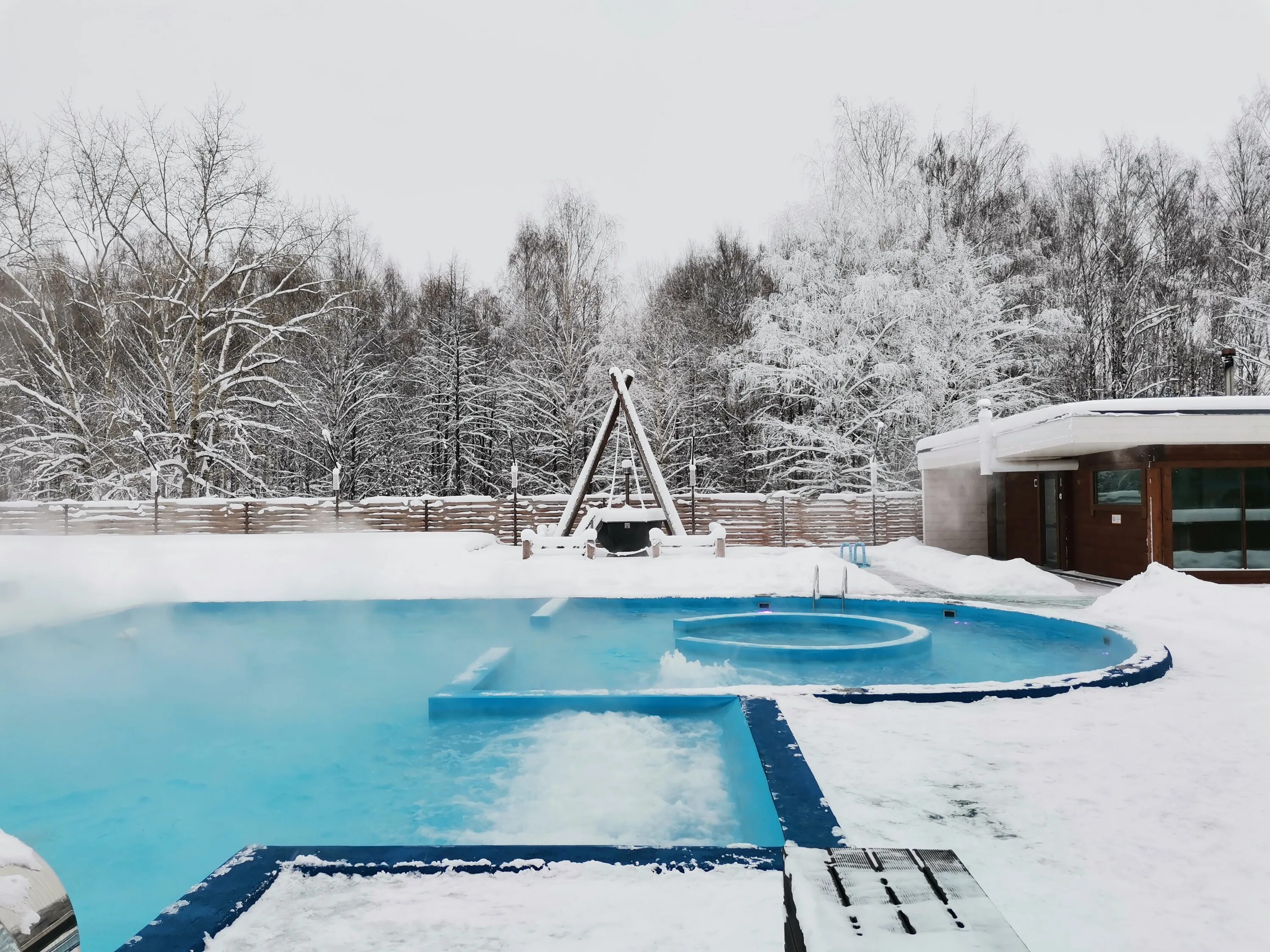 бассейна улица киров. аквапарк киров морепарк. киров термальный комплекс. бассейн быстрица. море парк киров горки.