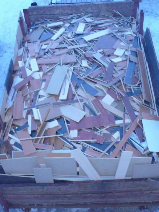 Отходы мебельной промышленности. Обрезки мдф. Дсп для опалубки. Обрезки лдсп мебельного цеха. Обрезки дсп.