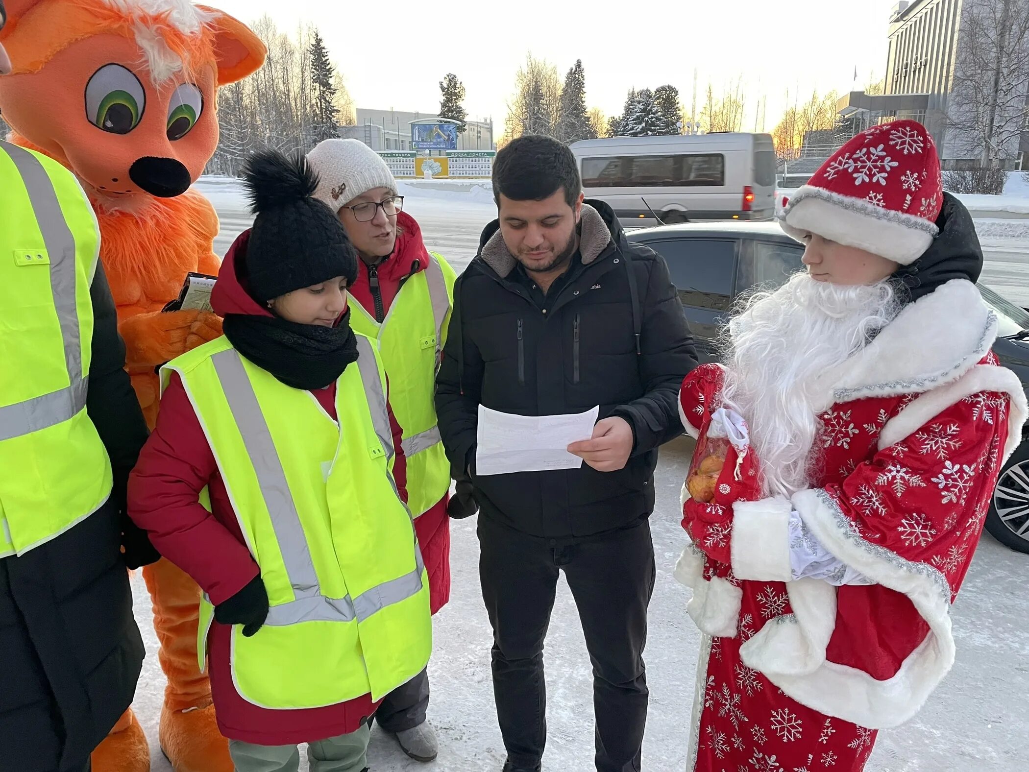 Фото новогодние кожевниковский район. Юид дед мороз. Тверской полиции зимой. В дагестане стартовала акция «полицейский дед мороз». Юид дед мороз.