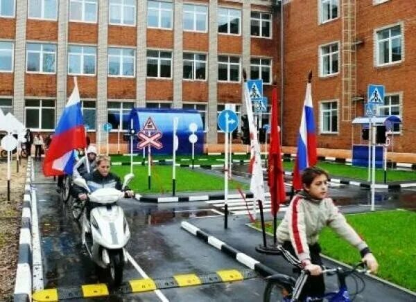 Школа посёлок икша. Учебно оздоровительный центр икша. Школа прогимназия номер 5 дмитров. Школа номер 5 дмитров. Гимназия дмитров дмитров.
