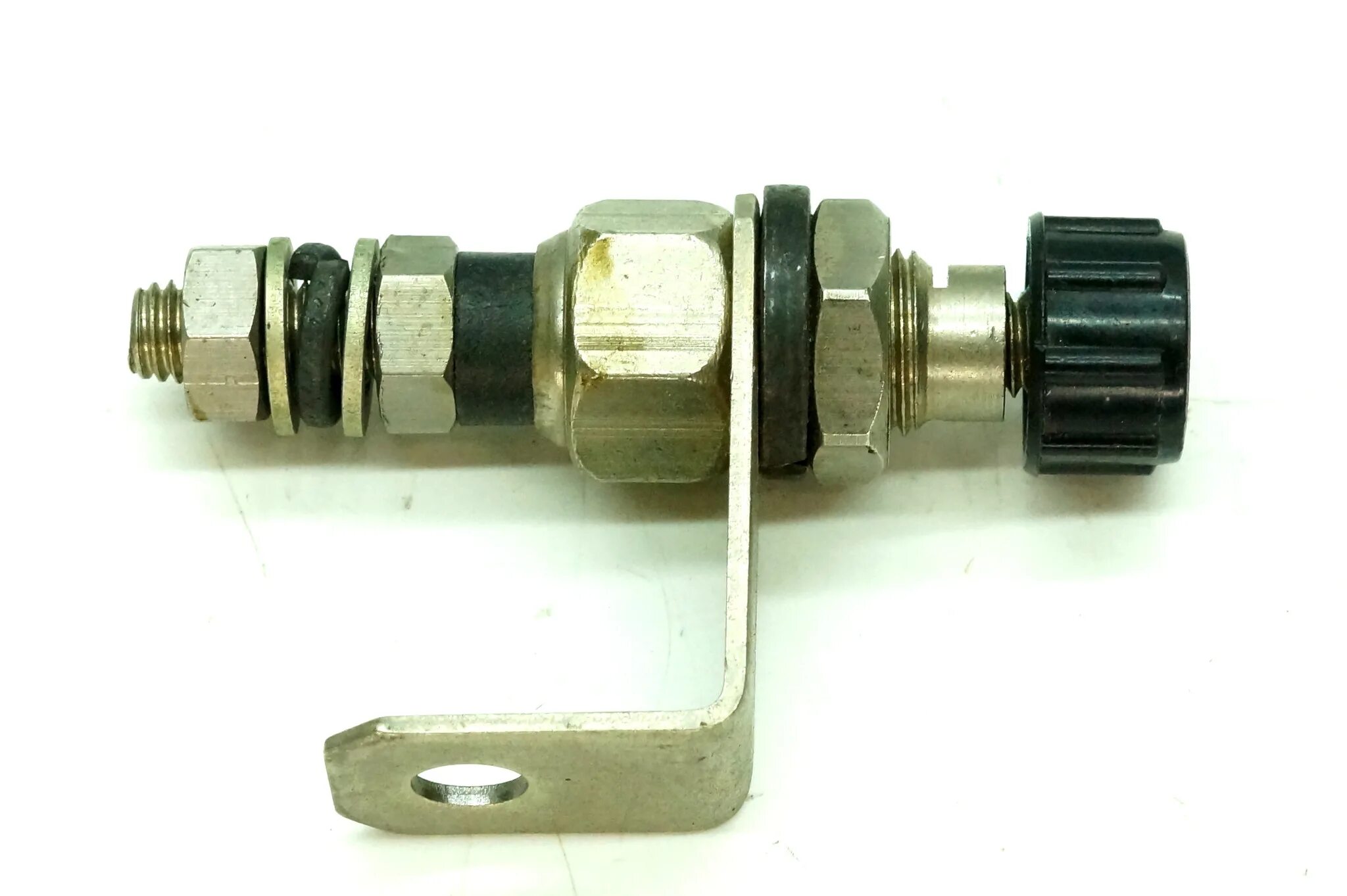 Выключатель массы секретка ом-2. Отключатель массы ваз 2101. Выключатель массы ом-2 099205. Выключатель массы винтовой 12в зим 0м-2. Ом-2 выключатель массы.