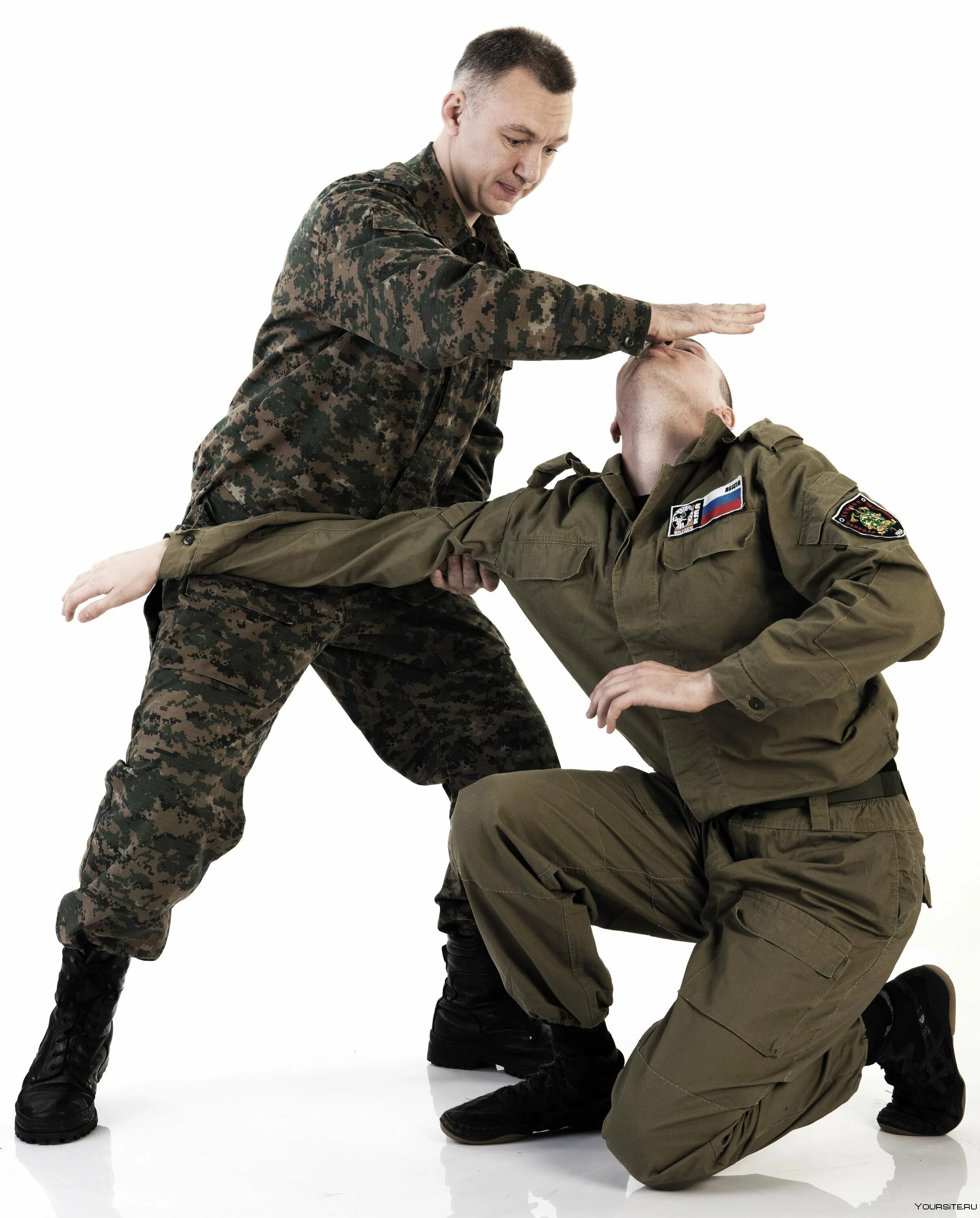 Армейские приемы. Военные приемы рукопашного боя. Обезоруживания противника удар ножом снизу. Удары в рукопашном бою. Броски армейского рукопашного боя приемы.