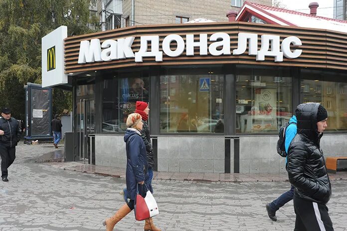 MCDONALD`S Новосибирск. Макдональдс в центре Владимира. Макдональдс камера. Русский фаст фуд.