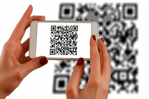 Qr код крышка. QR код. Плакат с QR кодом. Листовка с QR кодом. QR код объявление.