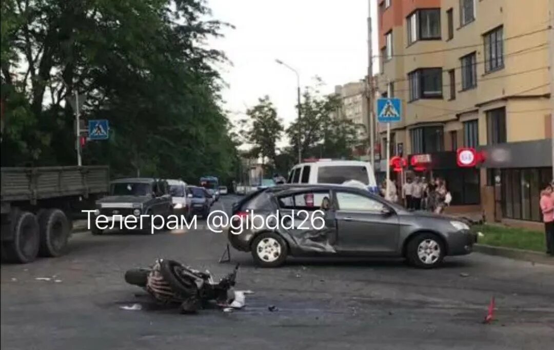 Мотоциклист ДТП Ставропольская улица. Авария с мотоциклом Ставрополь. Авария с мотоциклистом Ставрополь. Авария на чапаева железноводск