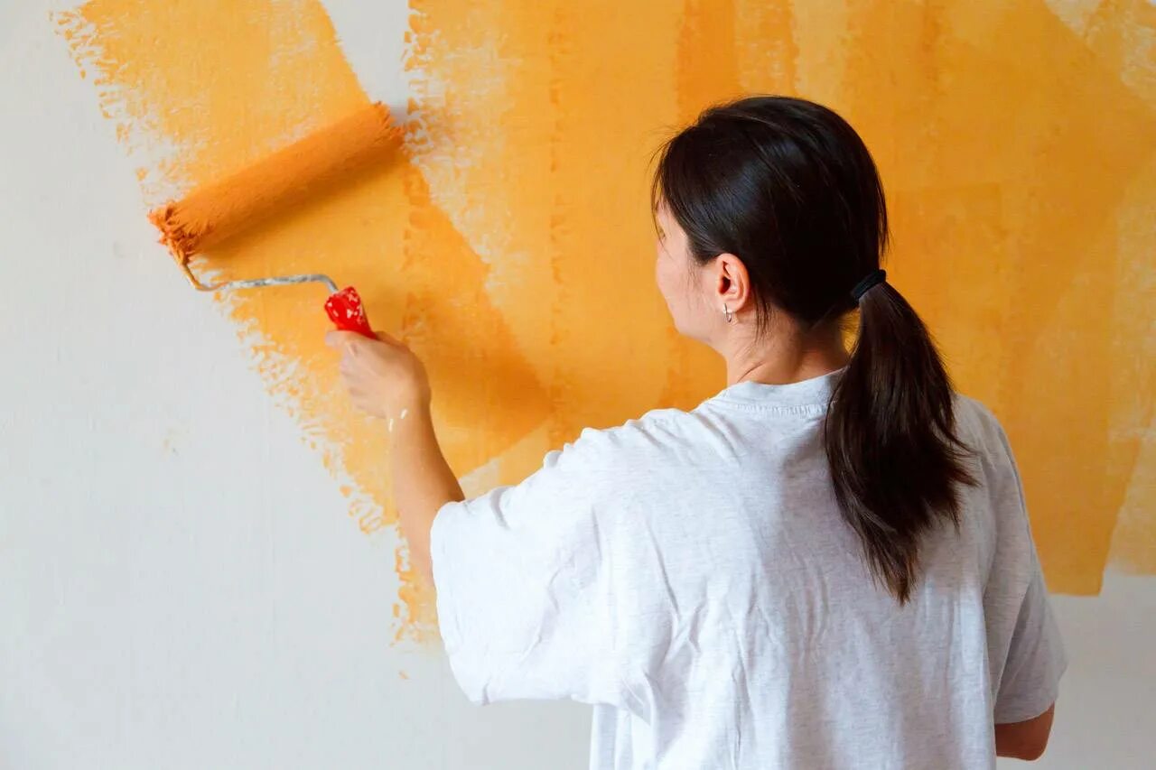 Окраска бетонных поверхностей. Окрашивание поверхности. Краска для стен. Окраска стен. Водоэмульсионная краска для стен.