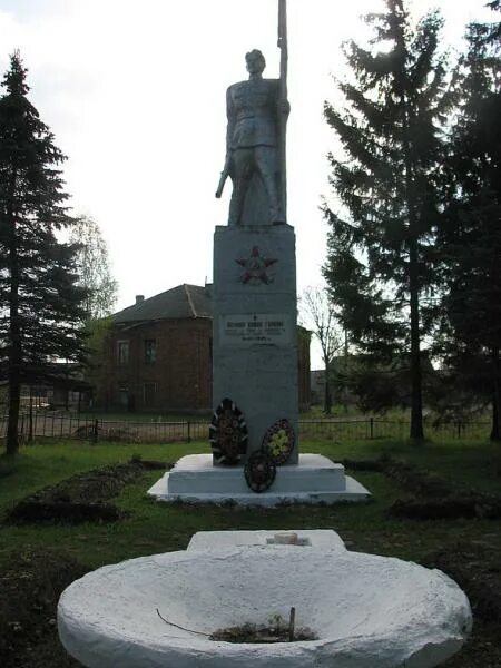 Лычково новгородская область демянский. Лычково Новгородская область Демянский район. Мемориал воинам Северо Западного фронта в Демянске. Демянск памятники ВОВ. Администрация Лычково Демянский район.