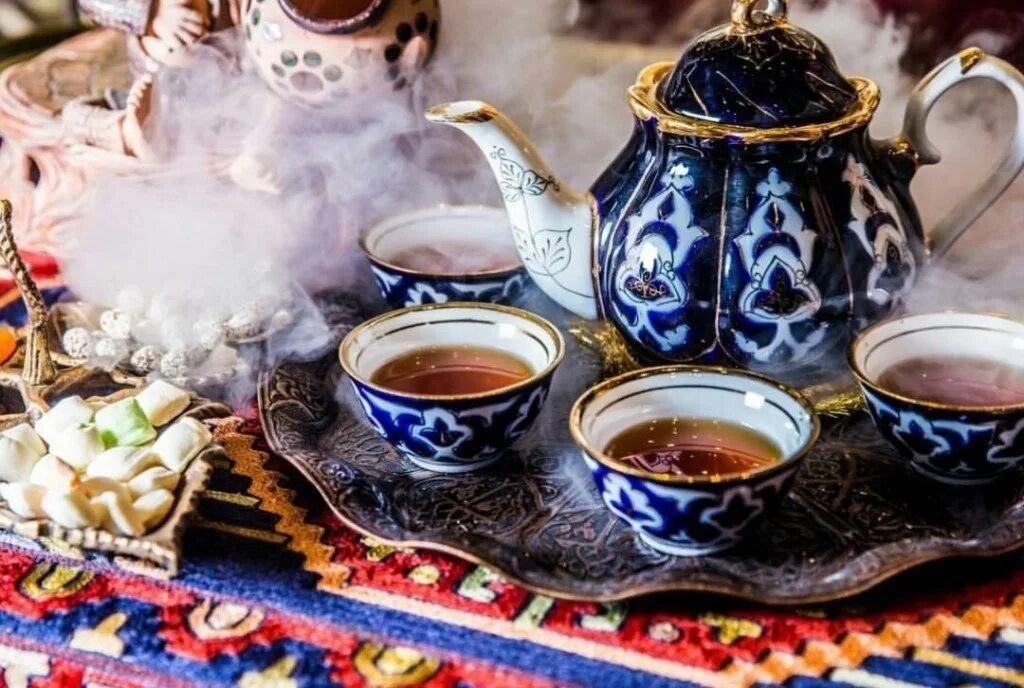 Заваривая чай мне хотелось угостить друзей вкусным. Чойнак Чой. Чайхана церемония Узбекистан. Чайхана церемония Узбекистан пахта. Узбекистане традиции Чайхана.