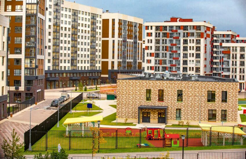Жк кварталы 21/19. Детский сад голландский квартал ивантеевка. Школа 547 москва испанские кварталы. Детский квартал. Школа 547 испанские кварталы.