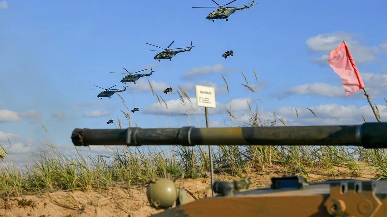 Военное иносми. Полигон Мулино учение Запад 2021. Учения Запад 2021 Мулино. Учения Восток 2021 ВДВ. Высадка тактического воздушного десанта.