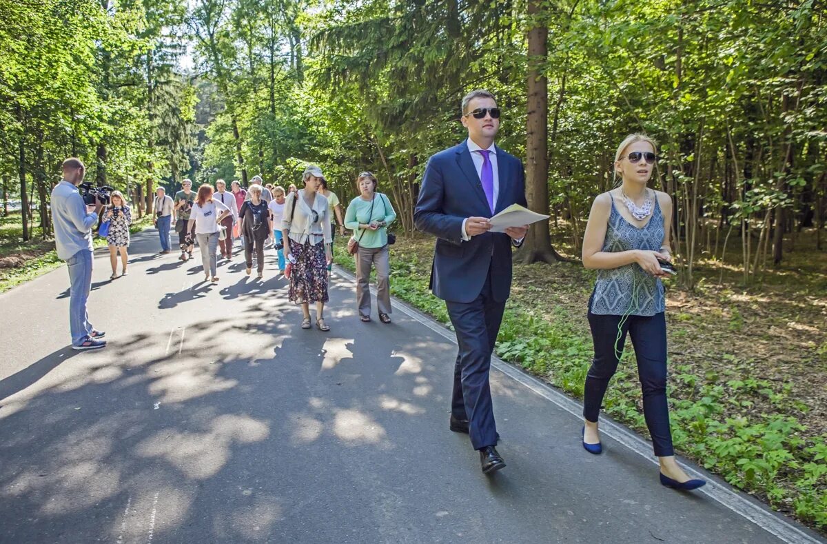 Парк лазутинка Одинцово. Парк Ларисы Лазутиной в Одинцово. Парк Лазутиной Одинцово сцена.