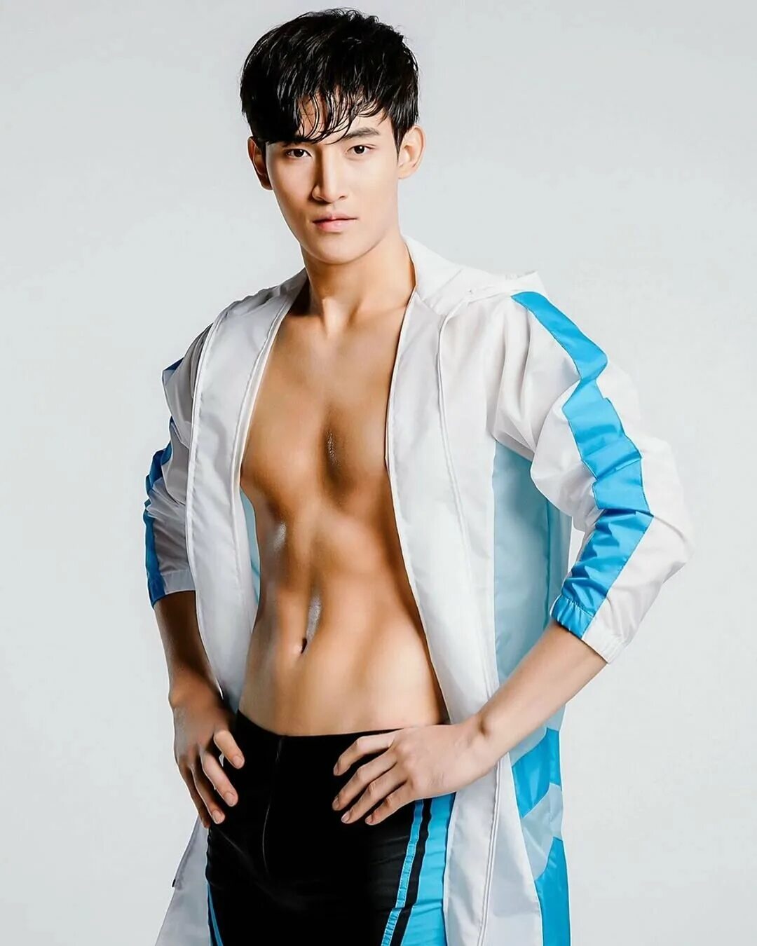 Ohm thitiwat ritprasert. тайский актер ом тиват. тхитиват ритпрасерт. Ohm актер тайский. Acasian finishing фото.