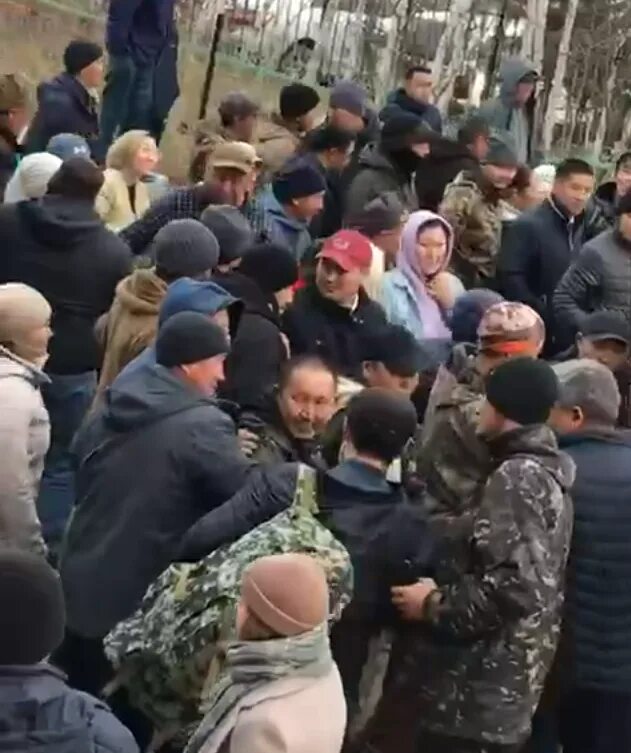 Очереди мобилизованных. Очередь на могилизацию. очереди мобилизации. вторая очередь мобилизации. ополченцы мобилизованные.