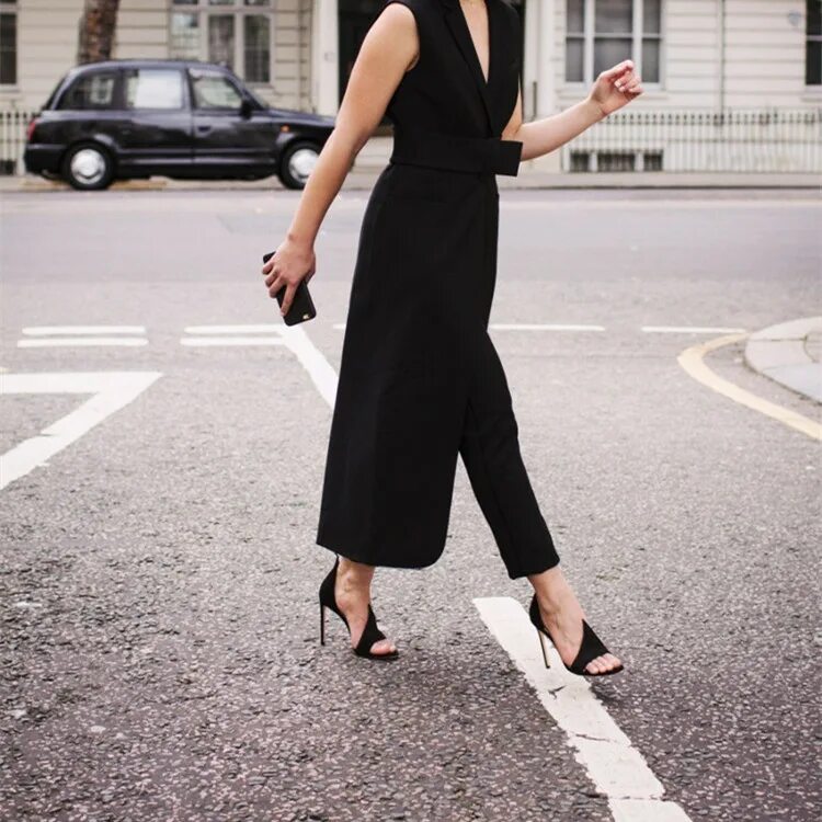 Черный элегантный цвет. Черный элегантный цвет. Стиль тотал блэк. Черная одежда. Тотал блэк лук женский 2020.