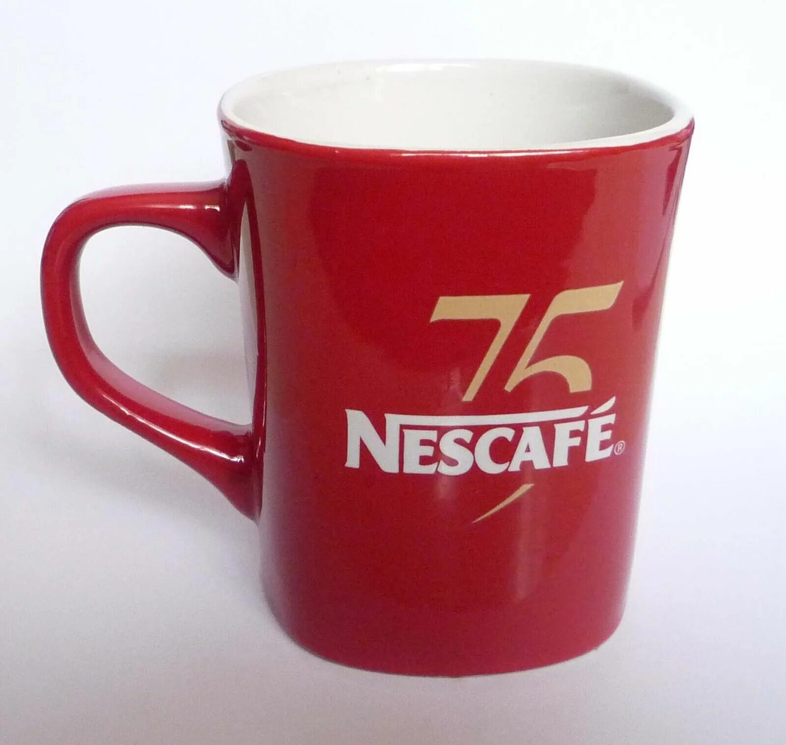 Кружки nescafe. Кружка Нескафе красная. Nescafe чашка красная. Кофе Нескафе красная Кружка. Оригинальная красная Кружка Нескафе.