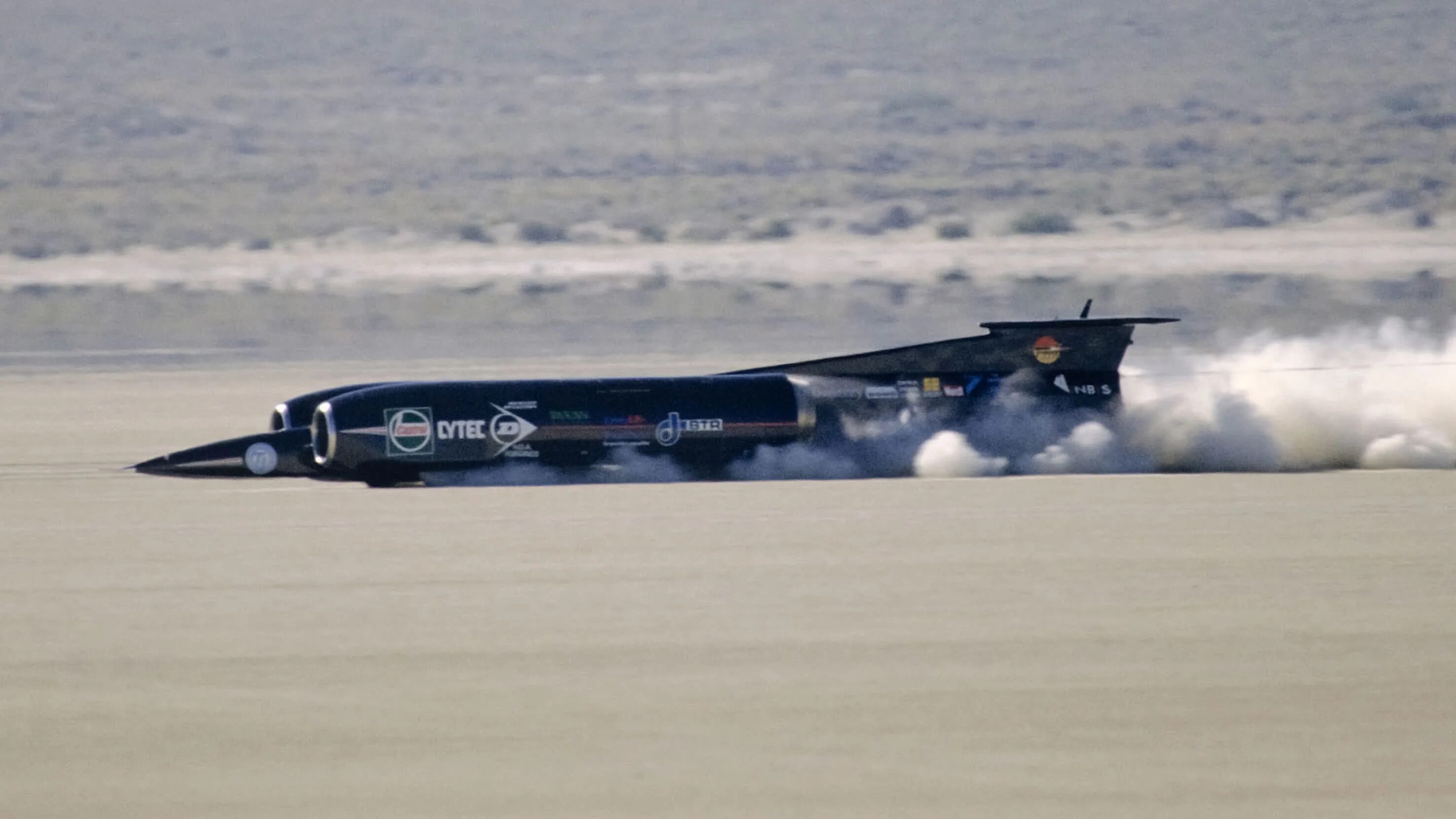 Рекорд скорости самолета. Thrust SSC 1997. Thrust SSC (1228 км/ч ).. Ракетный автомобиль Thrust SSC 1228 км/ч. Рекорд скорости 1997 года Thrust SSC.