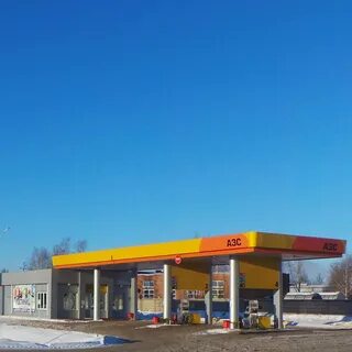 Заправка возле площади победы