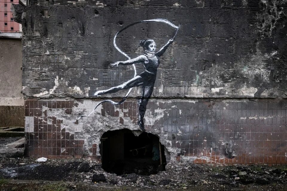 Man offers dog bone after sawing off its leg Banksy, Banksy pictures, Guy pictur