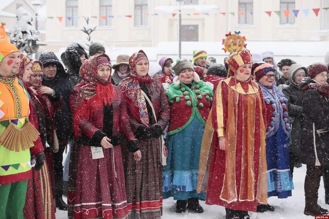 Когда масленица в 20 24 году. Празднование Масленицы. Фото празднования Масленицы. Масленица традиции. Русские гуляния.
