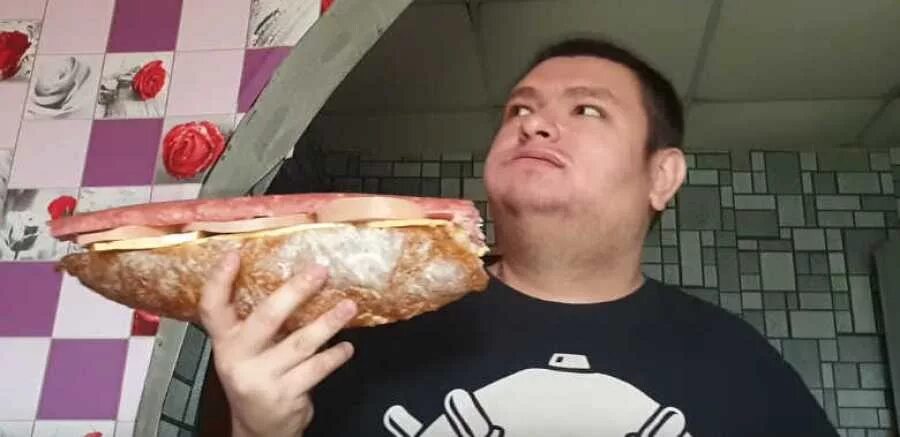 Фуд блоггеры парни европа. Блоггеры и их любимые еда. Блоггеры которые едят. Пицца бургер. Avocado ютубер.