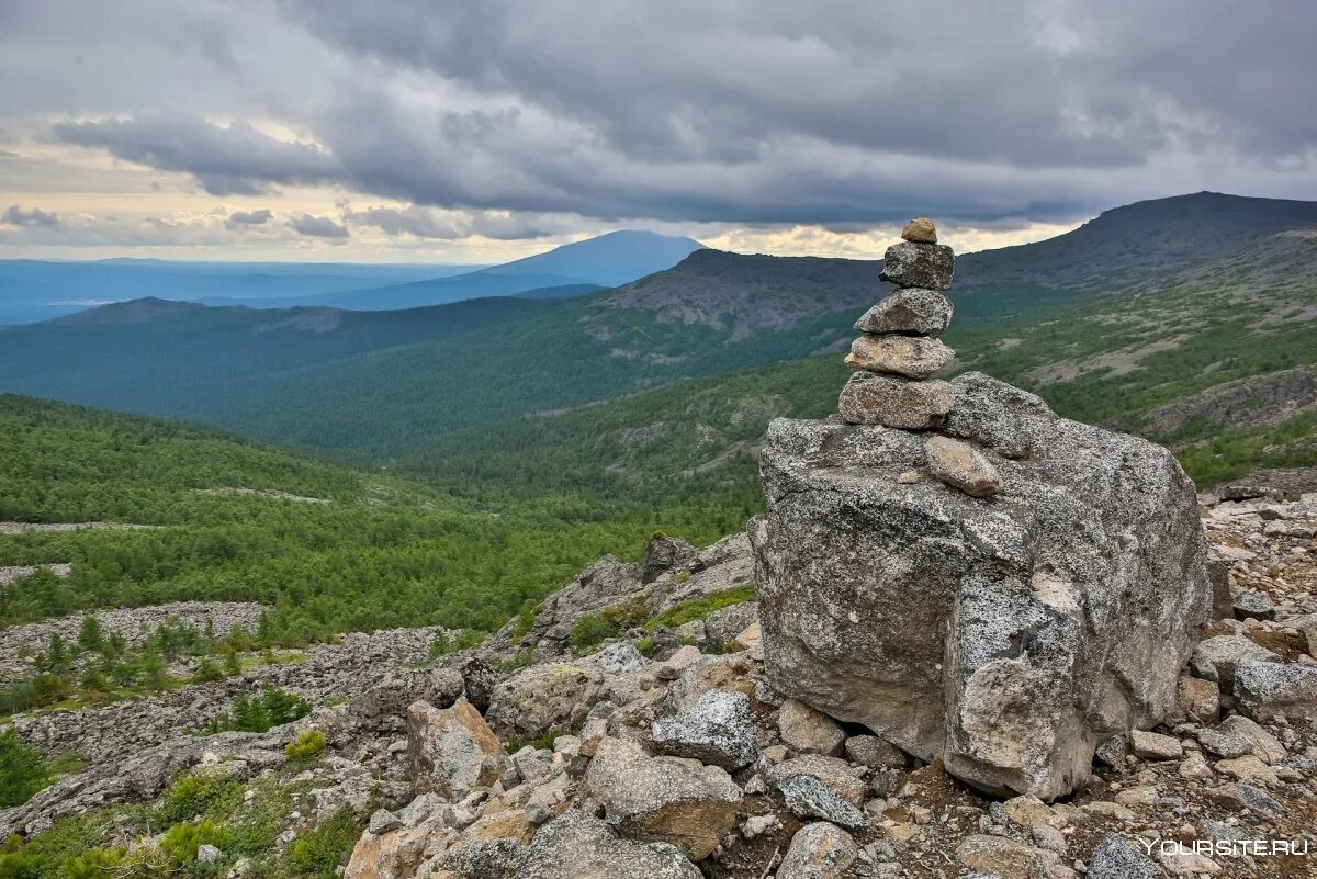 Самая низкая гора урала. Северный Урал гора Конжак. Гора Конжаковский камень. Кытлым Конжаковский камень. Конжак гора Конжаковский камень.