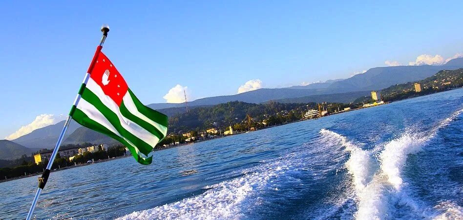 Абхазская республика. Флаг Абхазии. Абхазия флаг Рица. Абхазия море с флагом. Абхазия Гагра флаг.