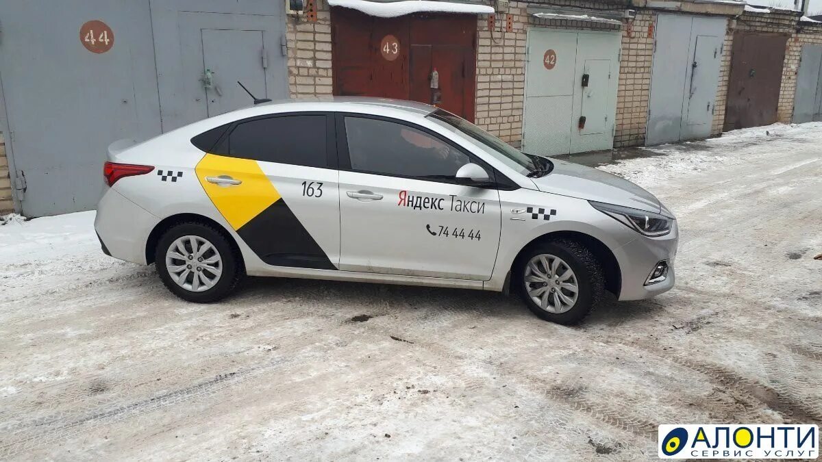 Логан 2016 таксопарк. Аренда авто под такси волгоград. Аренда авто под такси волгоград. Киа рио taxi. Автопарк такси.