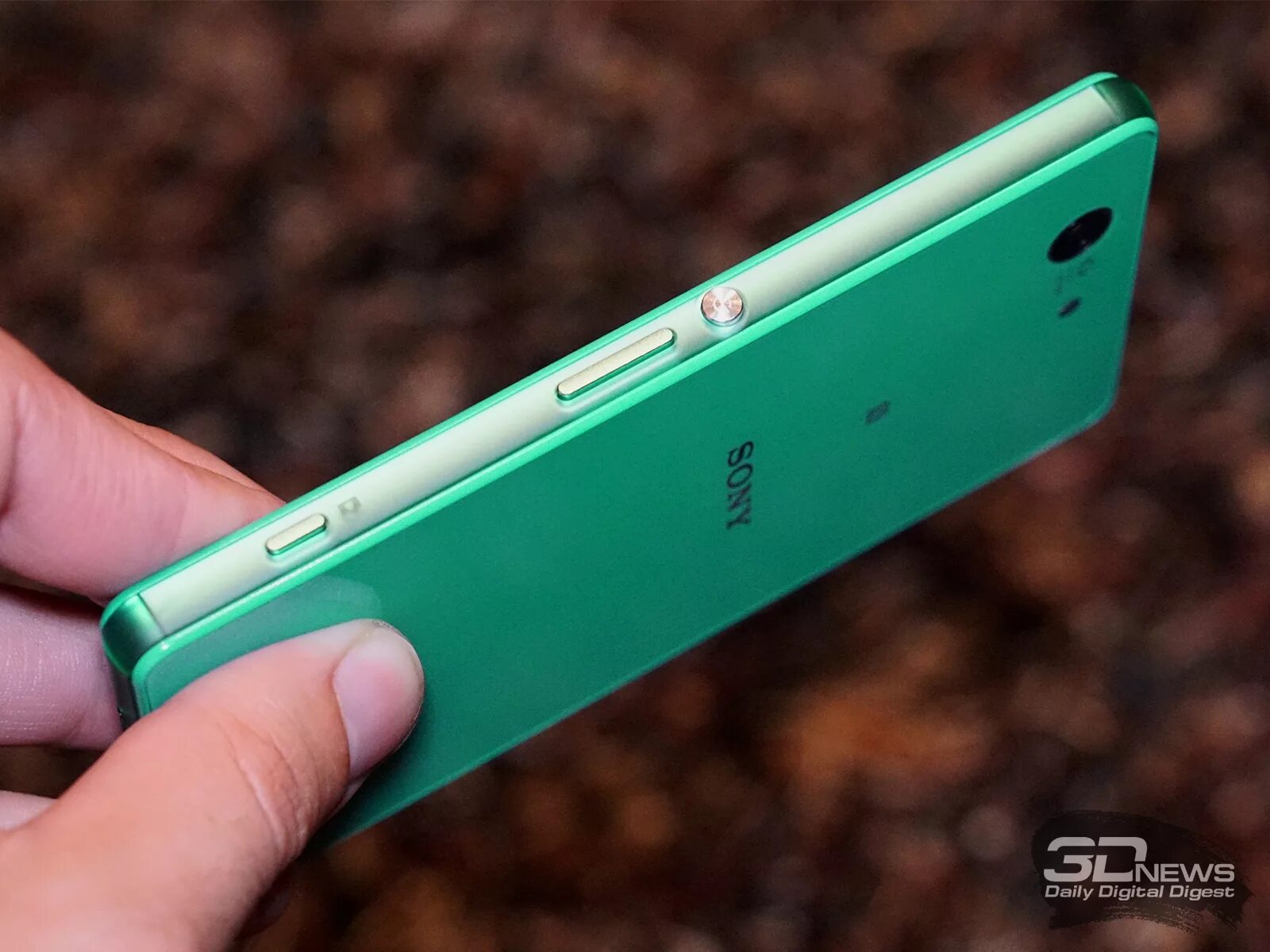 Sony z3 compact купить. Sony Xperia z5 Green. Sony Xperia z3 Green. Sony z3 Compact Green. Sony z3 Compact салатовый.