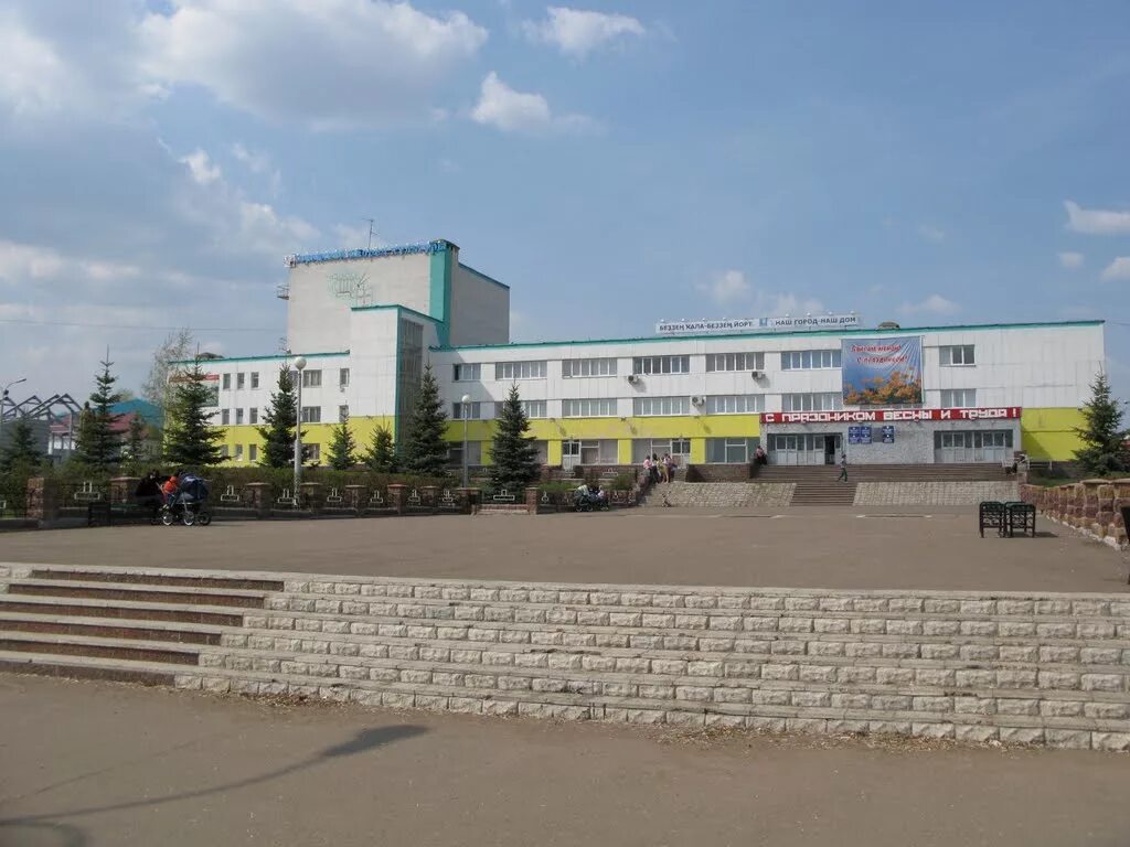Благовещенск р башкортостан. Городской дворец культуры благовещенск. город благовещенск башкортостан. гдк благовещенск рб. благовещенск башкортостан фонтан гдк.