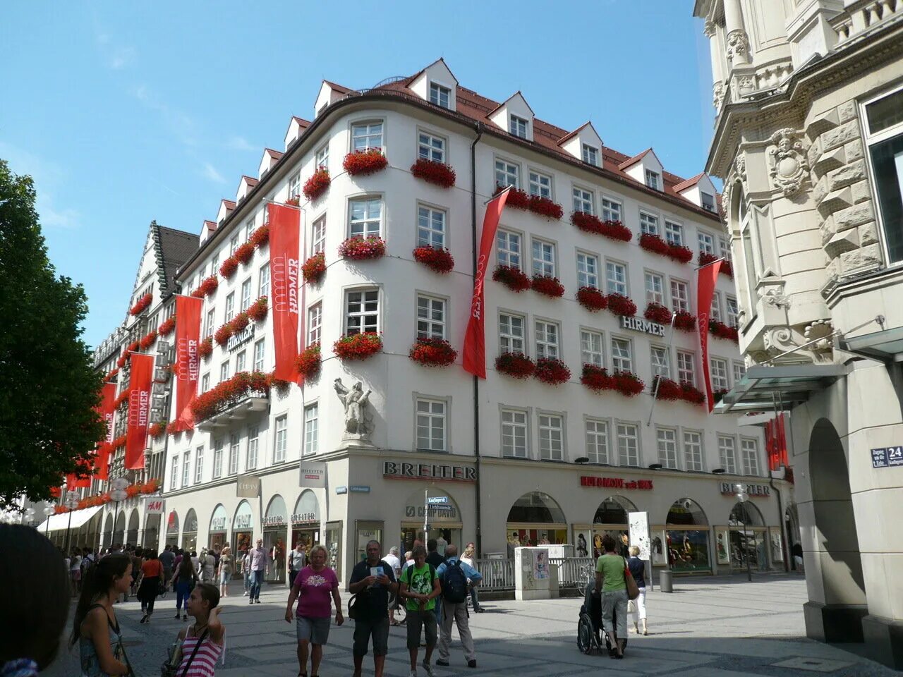 Переехал в мюнхен. Переехал в мюнхен. Переезд в германию енг. Переехал в мюнхен. Мюнх старый город.