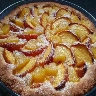 Шарлотка с яблоками и творогом с пюре фруктовым.