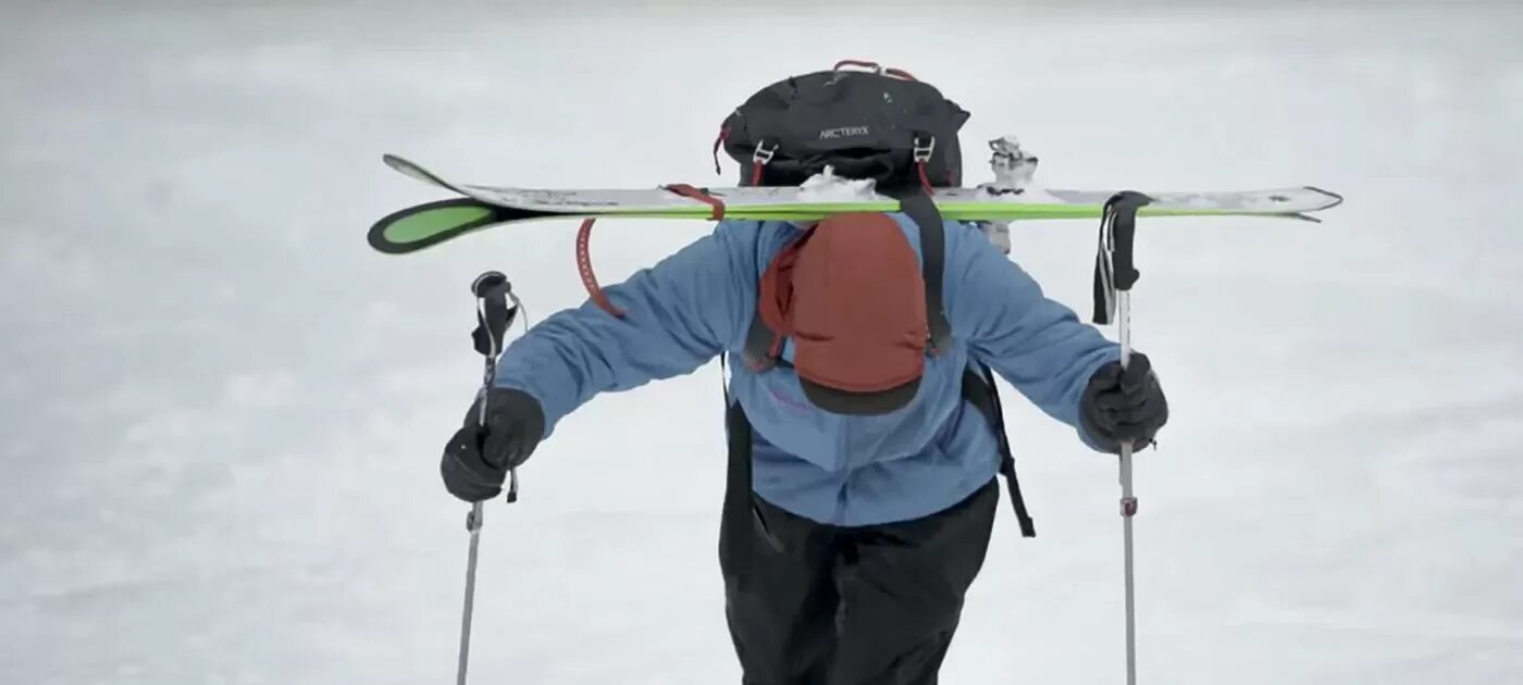 Гейтор для лыжников. Комплект беговая лыжи с ботиной от 1999. Правильное одевание лыжных палок. Что одевать на лыжи. Мягкие горнолыжные ботинки.