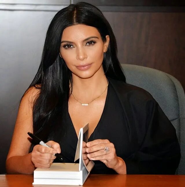 Кардашьян армянка. Американская модель с армянскими корнями. Кардашьян армянка. Кардашьян армянка. Кардашьян армянка.