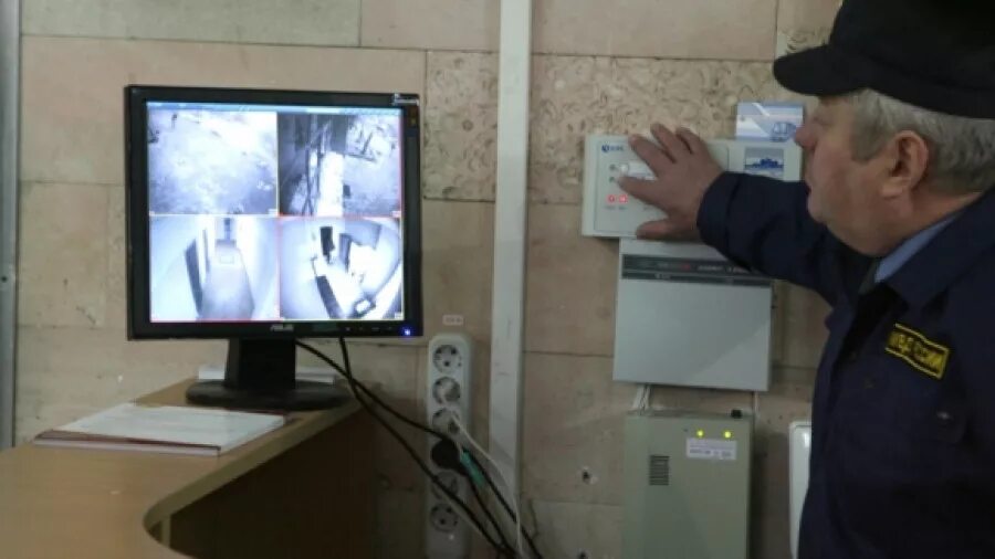 9. пропускной турникет. пропускная система на предприятии турникет. камеры видеонаблюдения в школах. охранник пропускной режим.