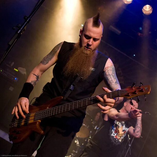 Мэтт снелл five finger death punch. Five finger death punch группа мэтт снелл,. Крис кайл басист. Ronnie radke zombified. Ронни радке.