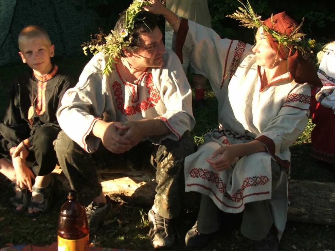 Ивана купала день влюбленных. С праздником ивана купала. Купала 24. Купала 24. С праздником ивана купала.