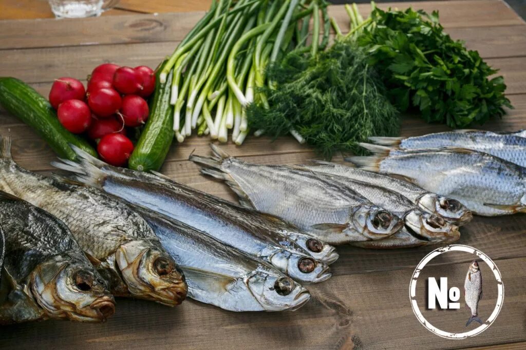 вкусная сухая рыба. вкусная сухая рыба. вкусная вяленая рыба. чебак и пелядь. вобла рыба.