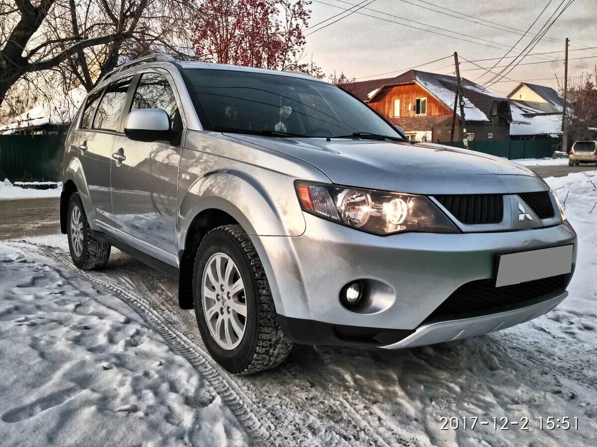 Аутлендер 2008 2.4 купить. Mitsubishi Outlander 2008 серебристый. Мицубиси Аутлендер серебристый 2007. Mitsubishi Outlander серебристый. Машина Мицубиси Аутлендер 2008 года.